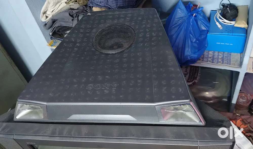 Sony WEGA Trinitron Cathode Ray Tube (CRT) television