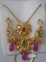 Gold plated necklace with earings