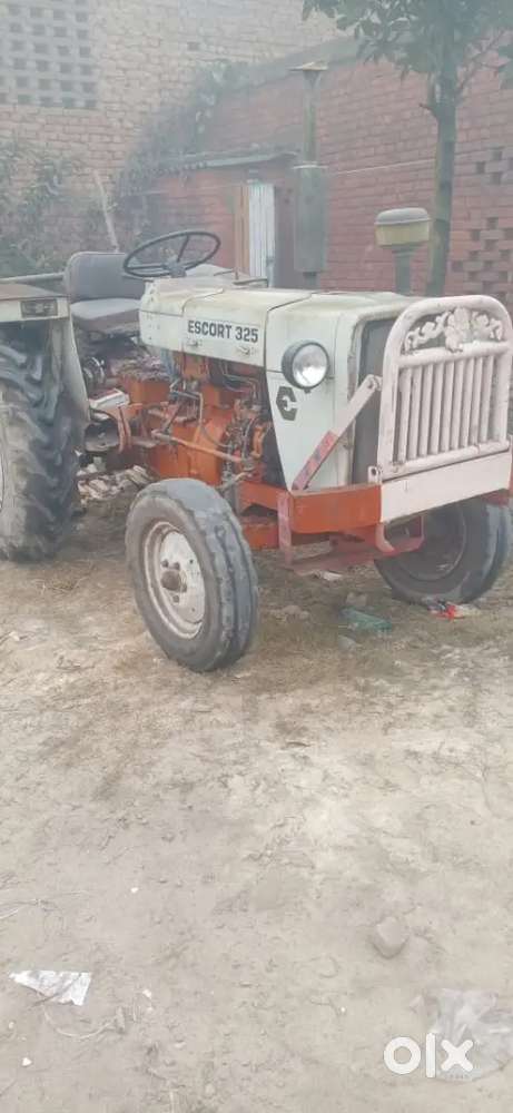 Escort 325 tractor