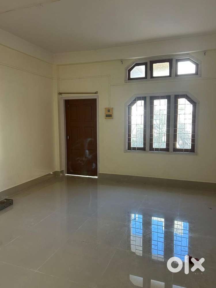 Urgent need for a female flatmate