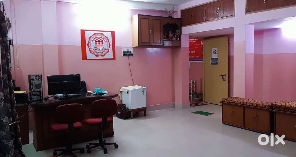 Fully commercial 1300 sq.ft 1st floor flat rent in thakurpukur.