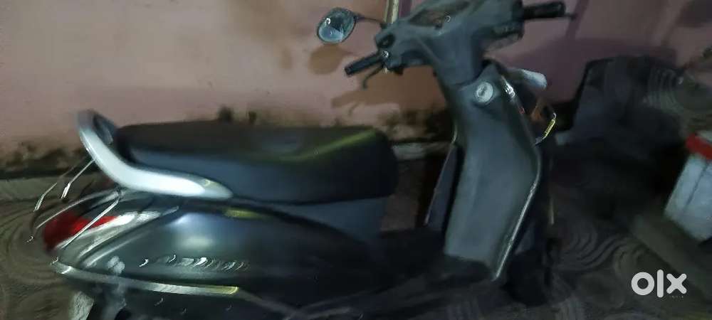 Activa 4g matt finish excellent condition