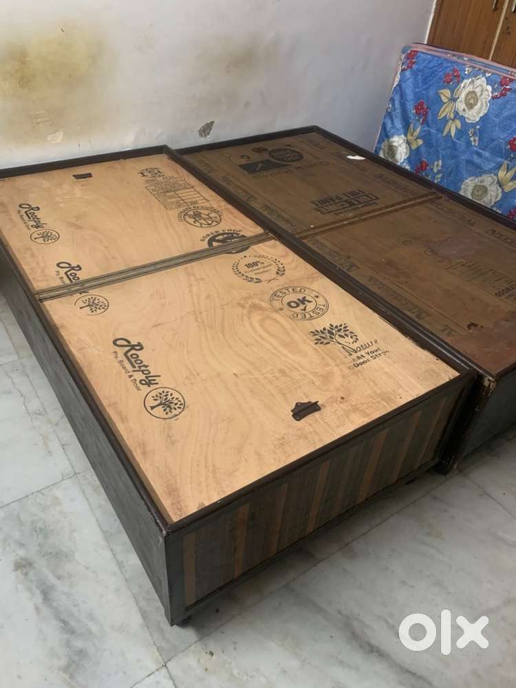 Single bed 6*3 feet