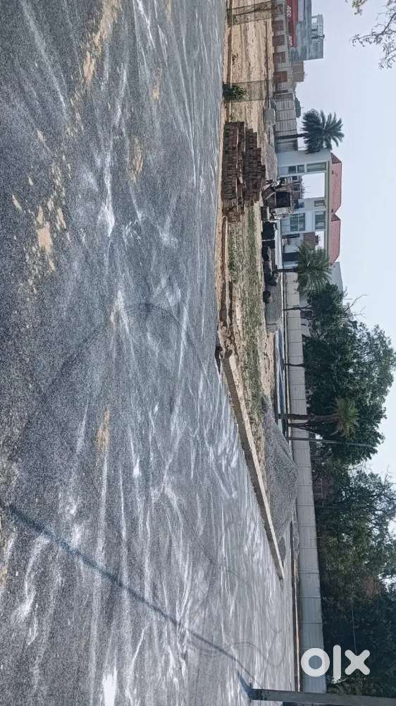 बैंक लोन के साथ लुलु मॉल से कुछ दूरी पर प्लॉट खरीदे