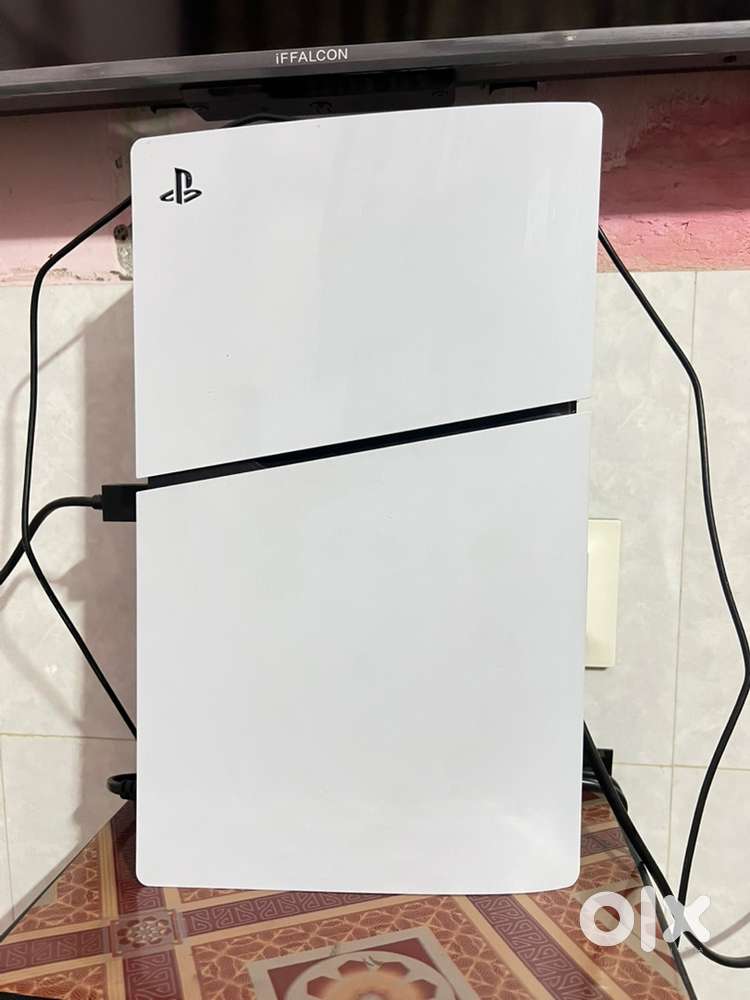 Ps 5 slim digital Brand new condition of my console only 1 month old