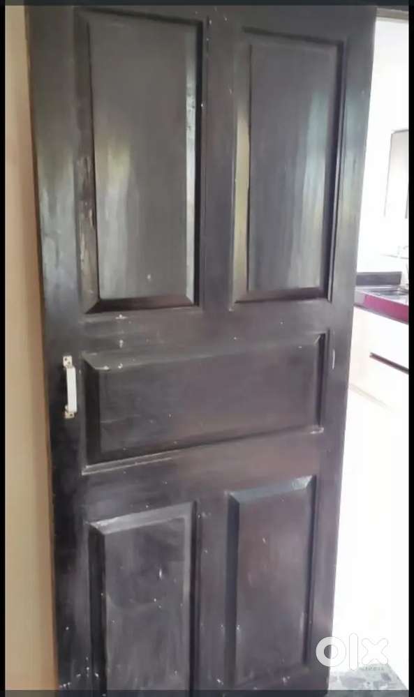 Teak wood door in gud condition.