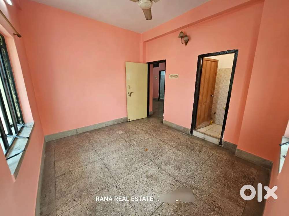 Instant shifting available 2bhk flat rent in Diamond park joka.