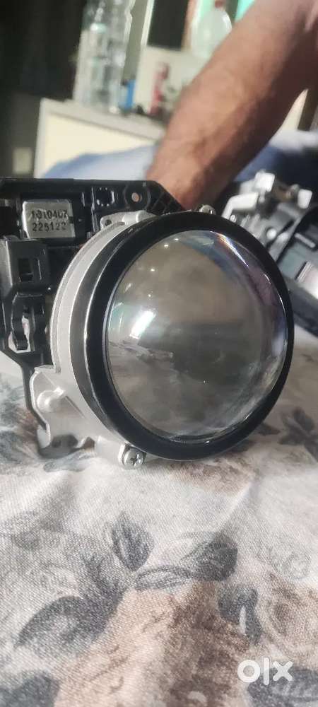 Car headlight projector with working condition
