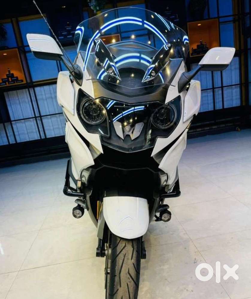 1600cc, 6cylinder engine, reverse gear, topbox, sidebox with inliners