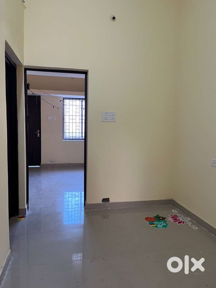 New main Road PG for GIRLS