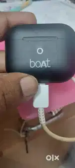Boat earpod on urgent sell