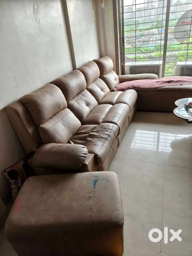 L shaped 7 seater sofa with puffy