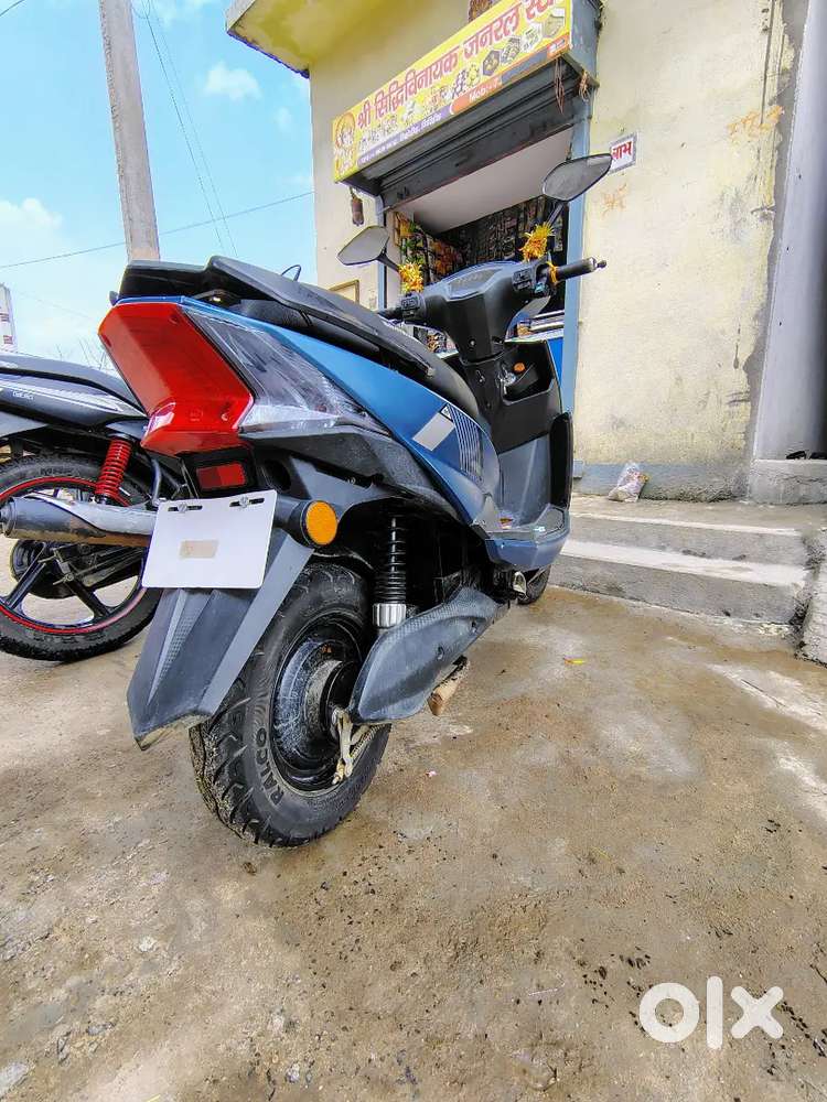 Revo scooty electric