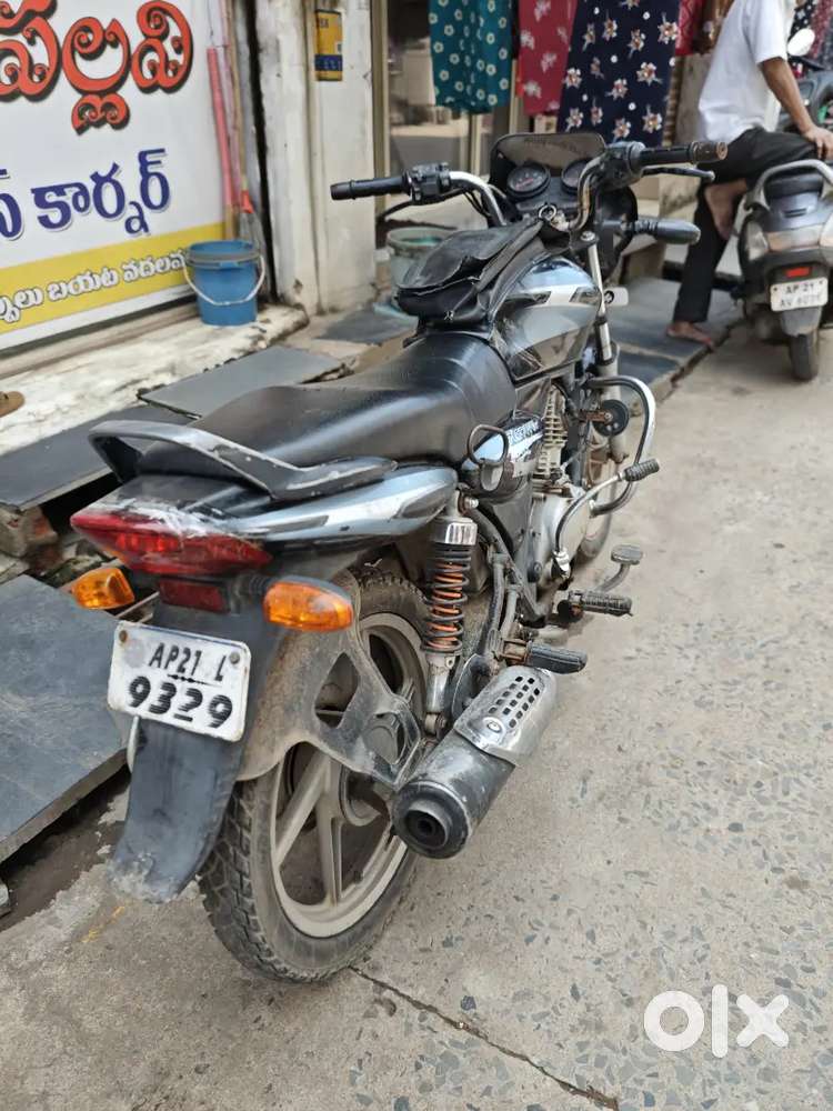Bjaj Discover Honda activa
