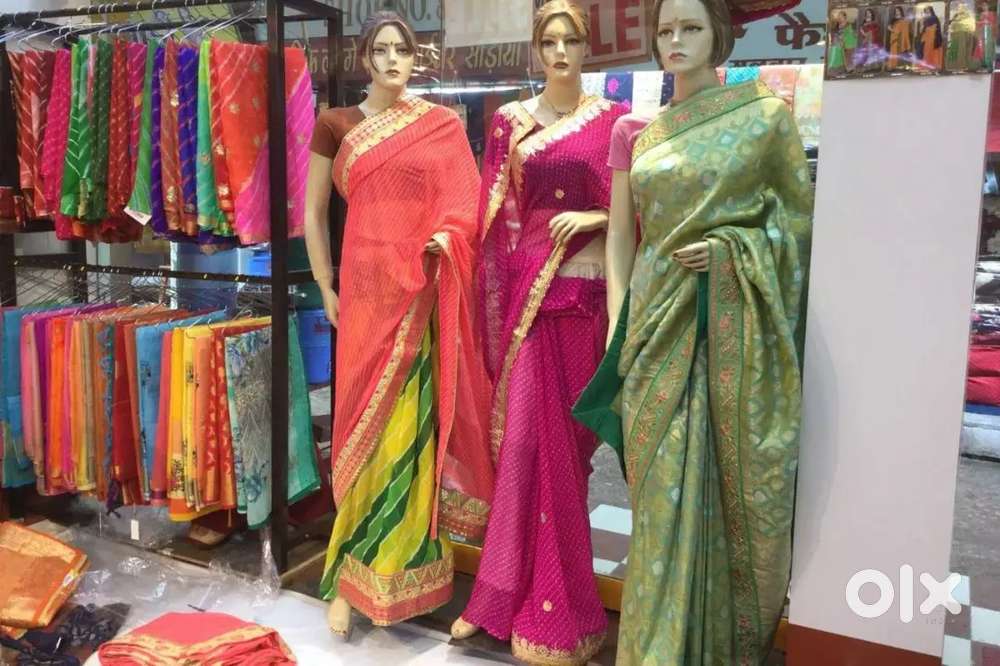 साड़ी शोरूम में काम करने के लिए लड़के और लड़कियों की जरुरत है
