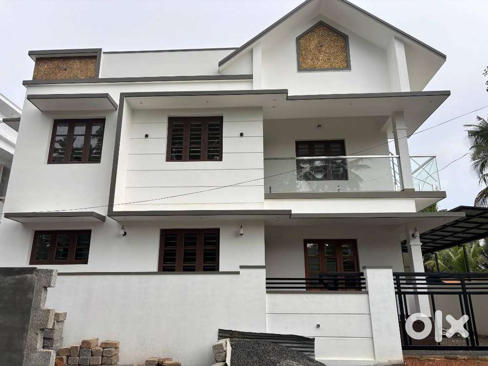 3 cents of plot with 1550 sqft 3 bhk new house for sale at Maradu.