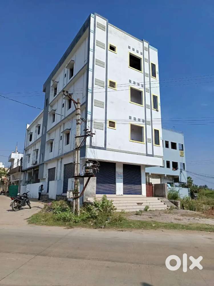 2 flates for rent in tuni.