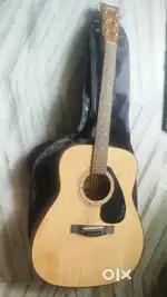 Yamaha F280 Guitar with decent carrybag
