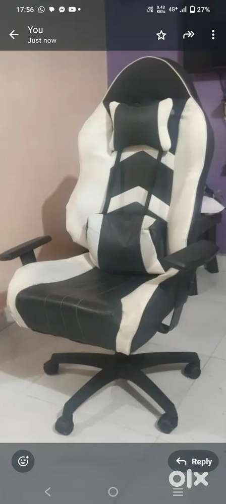 Geming chair for sale new price 17000 second hand price 6000
