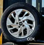 17 Inch 5 Hole Hyundai Cretta Genuine 4 Alloys & 215/60/17 4 Tyers