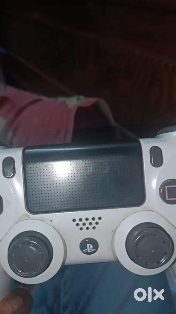 PS4 ka best condition car controller Bluetooth wala