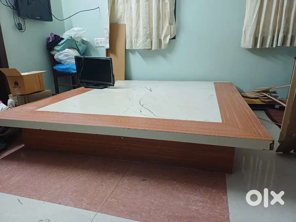 2 લાકડા ના  પેટી પલંગ વેચવાના છે. એક નો ભાવ ₹8000