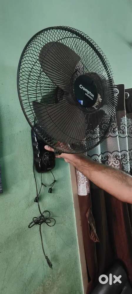 Crompton Wall Fan – Good Condition, Working Perfectly.