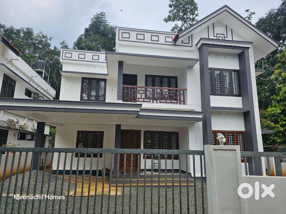 ഏറ്റുമാനൂർ - മുനിസിപ്പാലിറ്റിയിൽ , ഇതൊരു ഇരുമുഗൻ വീട്