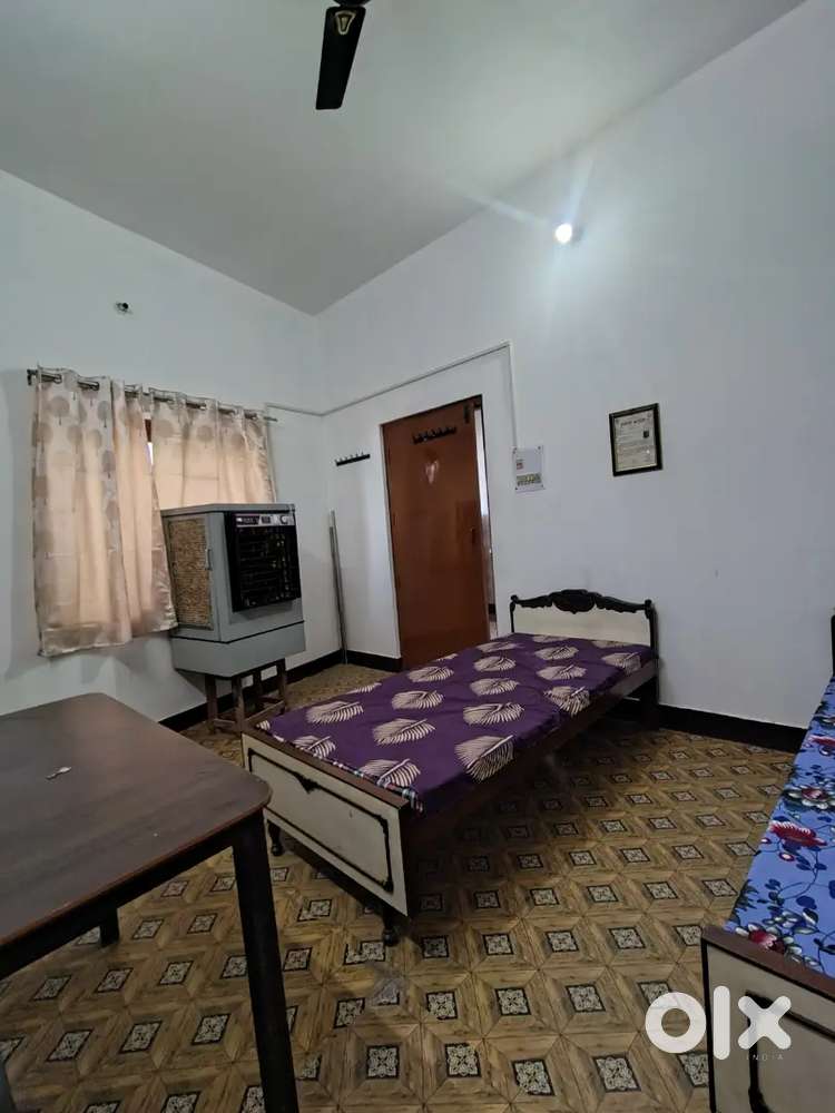 Fully furnished Boys PG in Bank Colony, Khushalpur, Moradabad