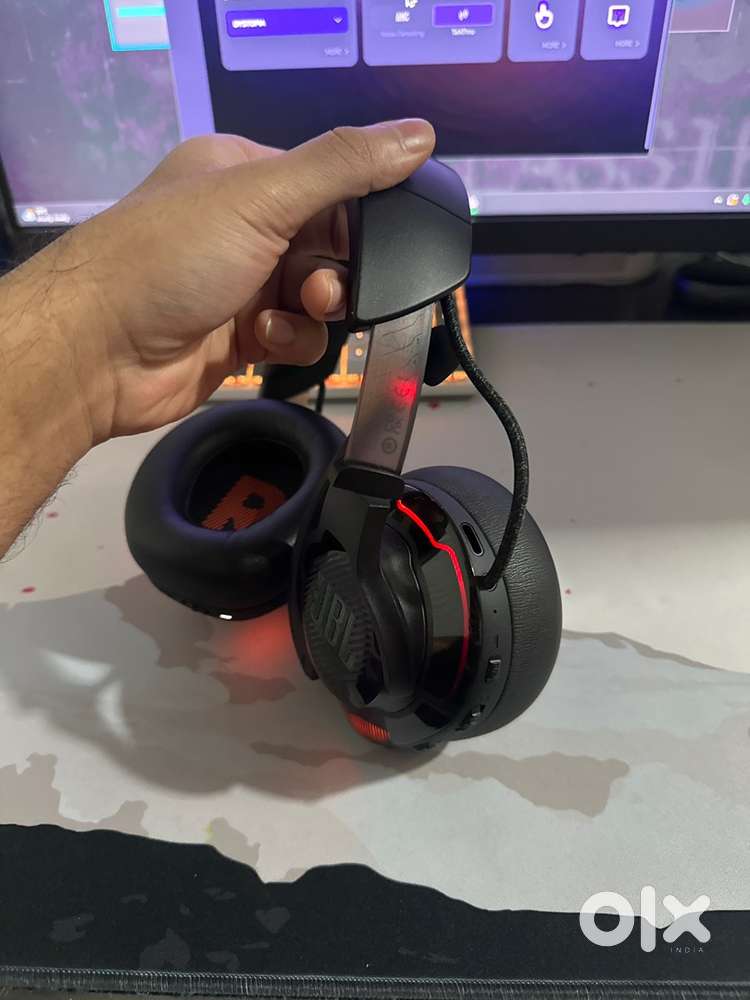 JBL QUANTUM 910 Gaming headphones brand new condition only 3 months