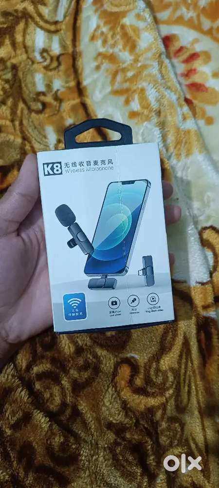 Headphones Earbuds and portable mic