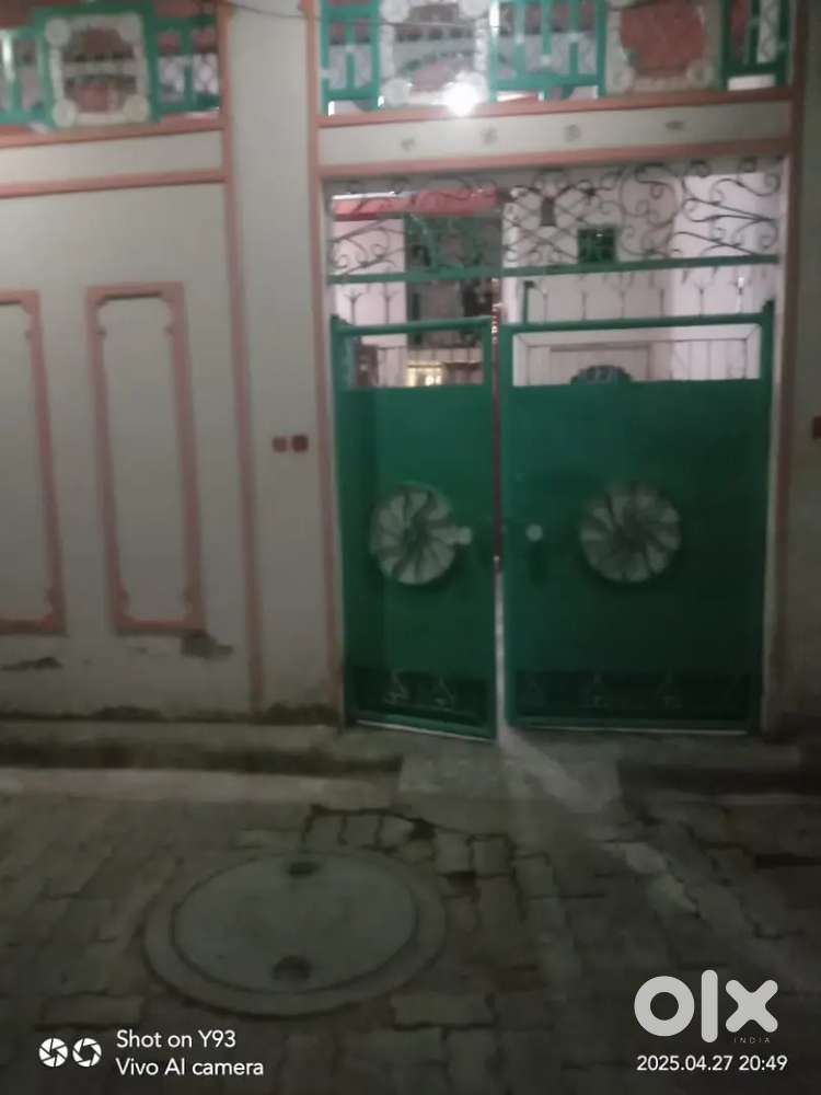 Two room set with Hall and Courtyard with peace