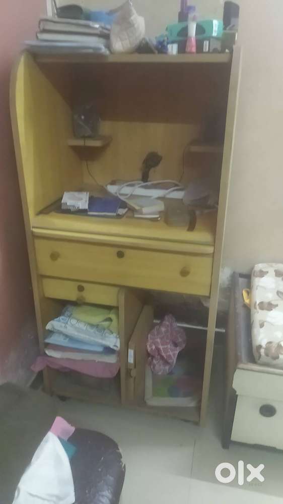 Computer table