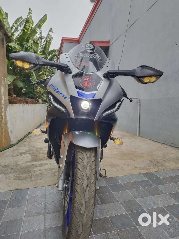 YAMAHA R15 V4