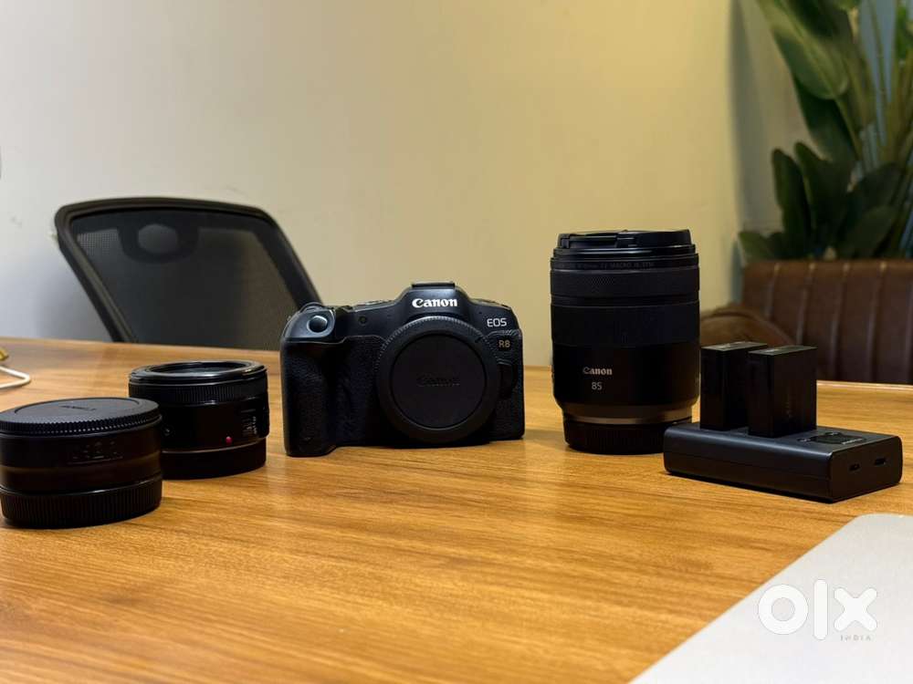 Canon R8 with lens 85 MM F2 50 MM 1.8 and 2 battery with charger