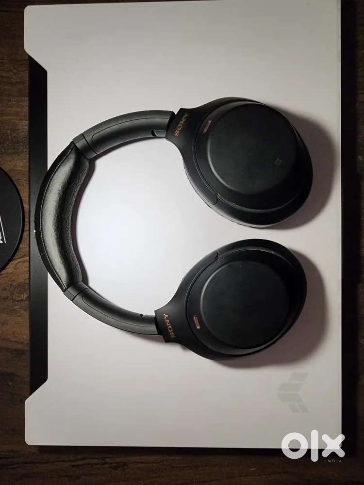 Song WH1000XM4 headphones
