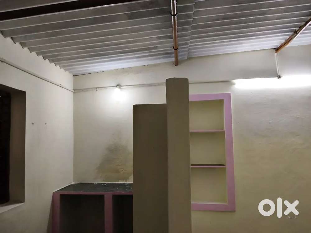 Single room and kitchen with common toilet and bathroom