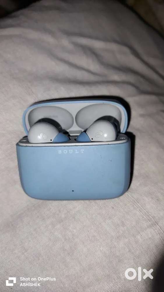 Sell a boult z60 earbuds