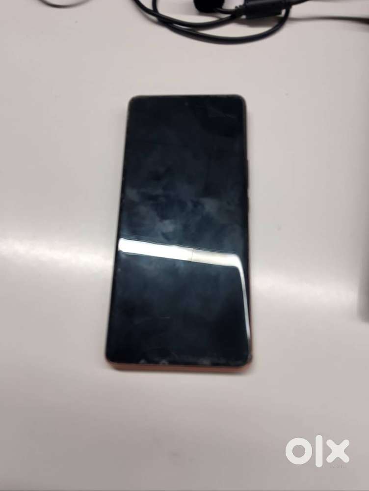 Vivo v40e 8/128 camera front 50 MP & back 50 MP GOOD CONDITION