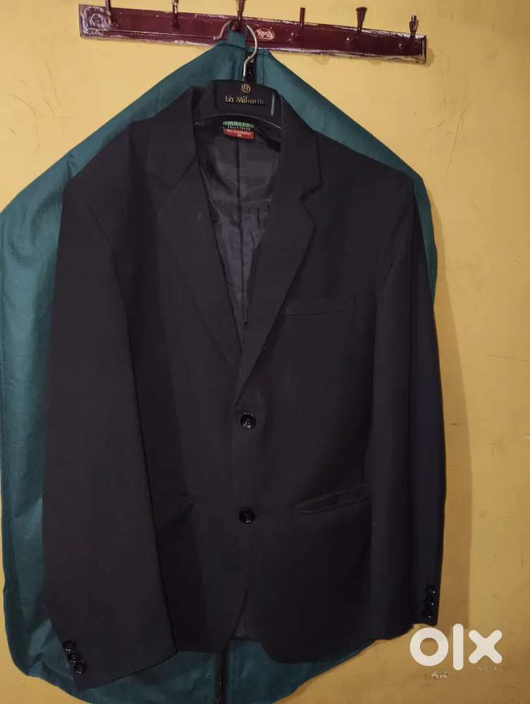 Elegant Black Men’s Blazer –Perfect for Formal Occasions  (Size 36)