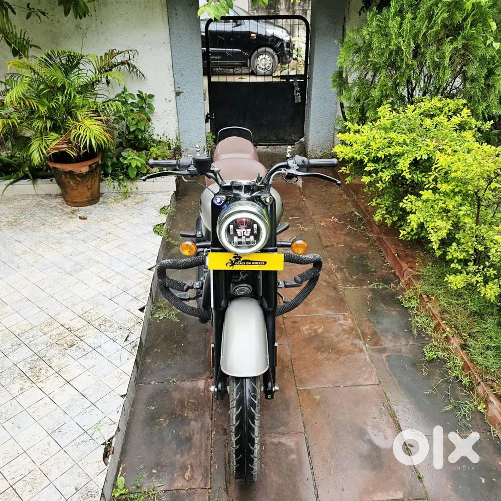 ROYAL ENFIELD CLASSIC 350 (tags - meteor hunter bullet harley davidson