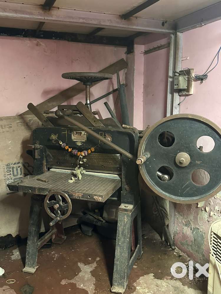 Paper Cutting Machine