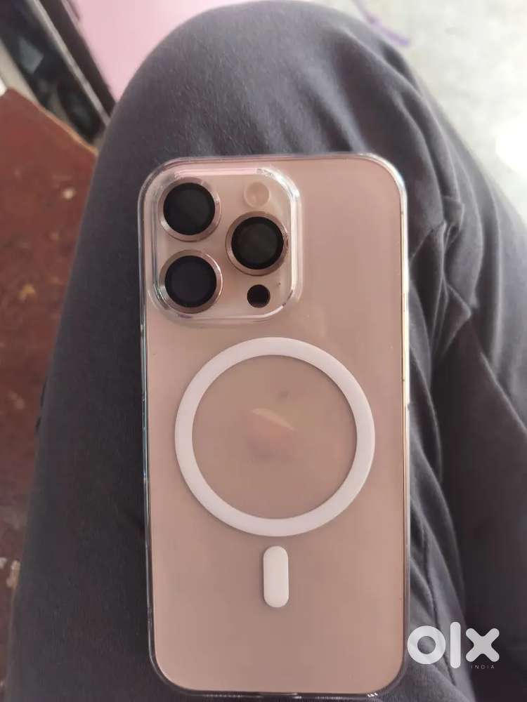 iPhone 16 pro with charger anti yellow case 2 month old