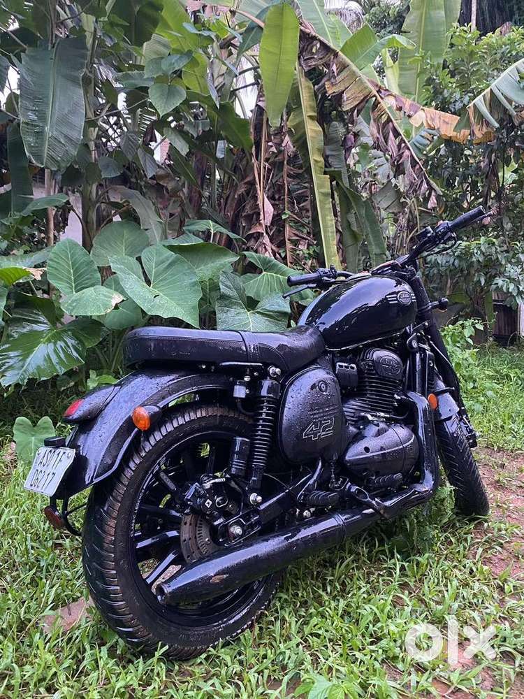 Jawa classic 42 2022 last model  15000 km running..