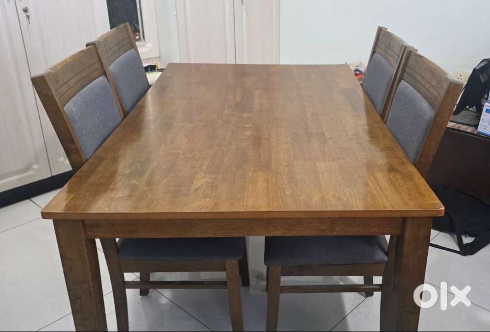 Damro dining table with 4 cushioned chairs