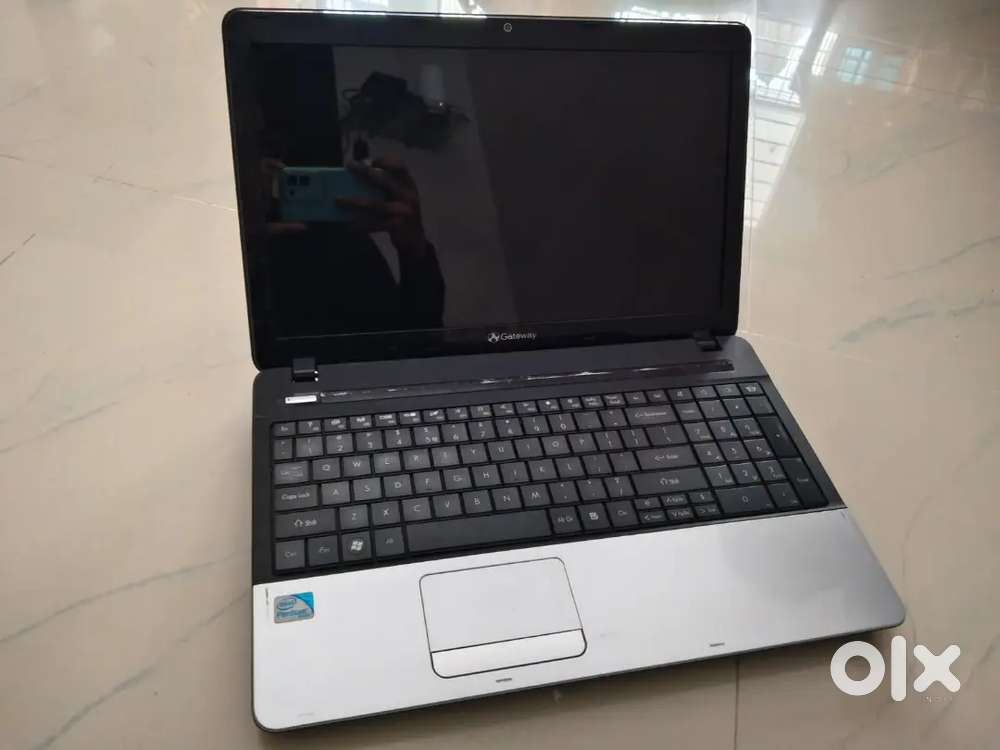 Gateway Laptop  2GB RAM  15.6 Display  Good Condition