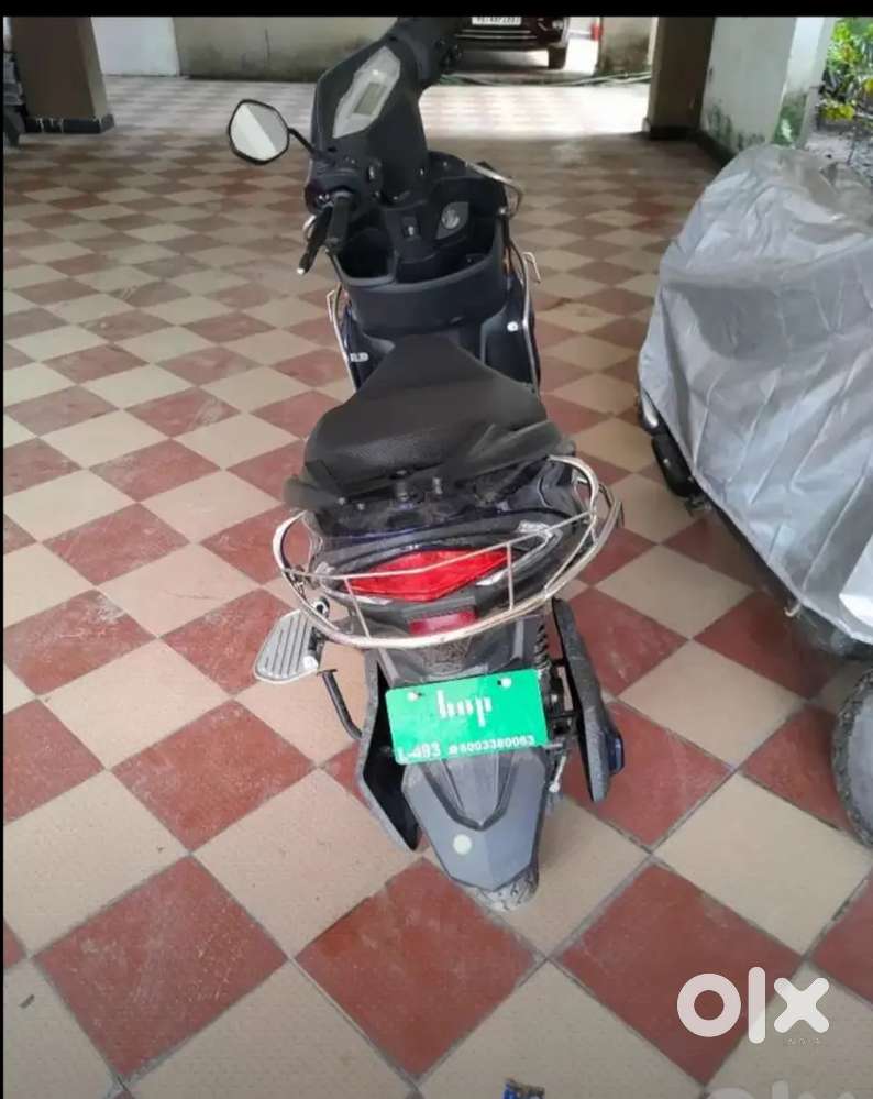 HOP LEO Electric Scooty