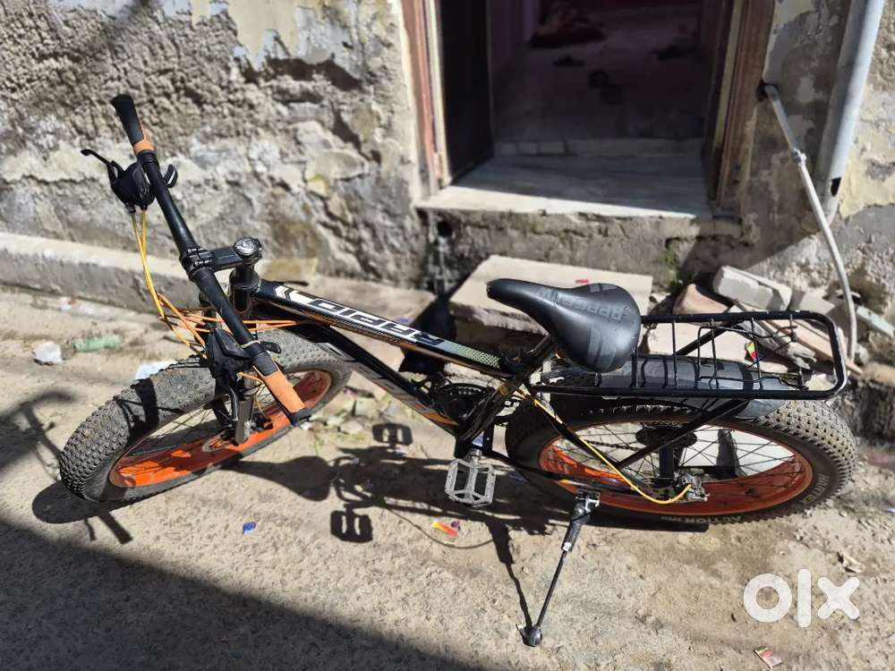 Ye sirf 3 mahine purani hai or ye cycle maine 13000 me li thi