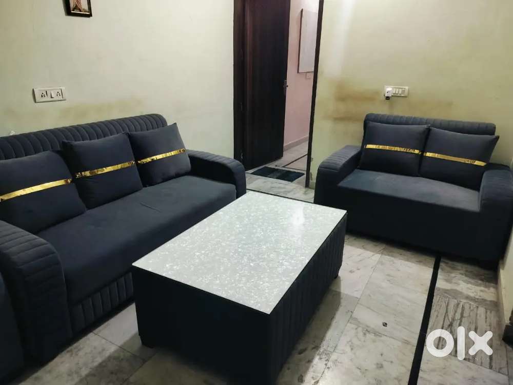 7 seater sofa and table