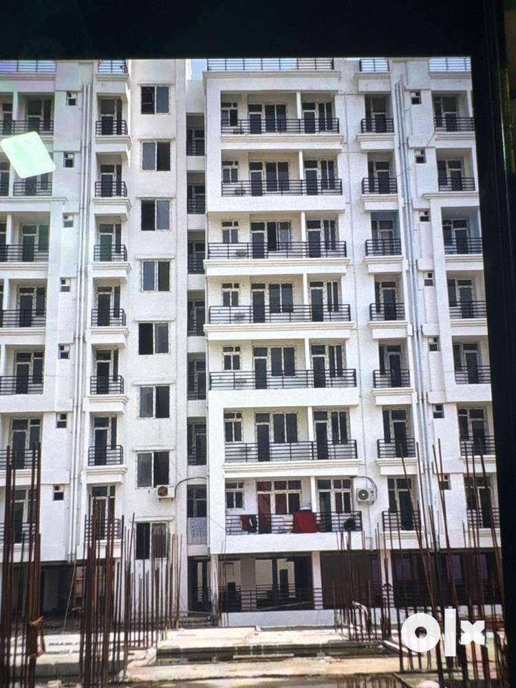 The flat is prime location in gola road patna